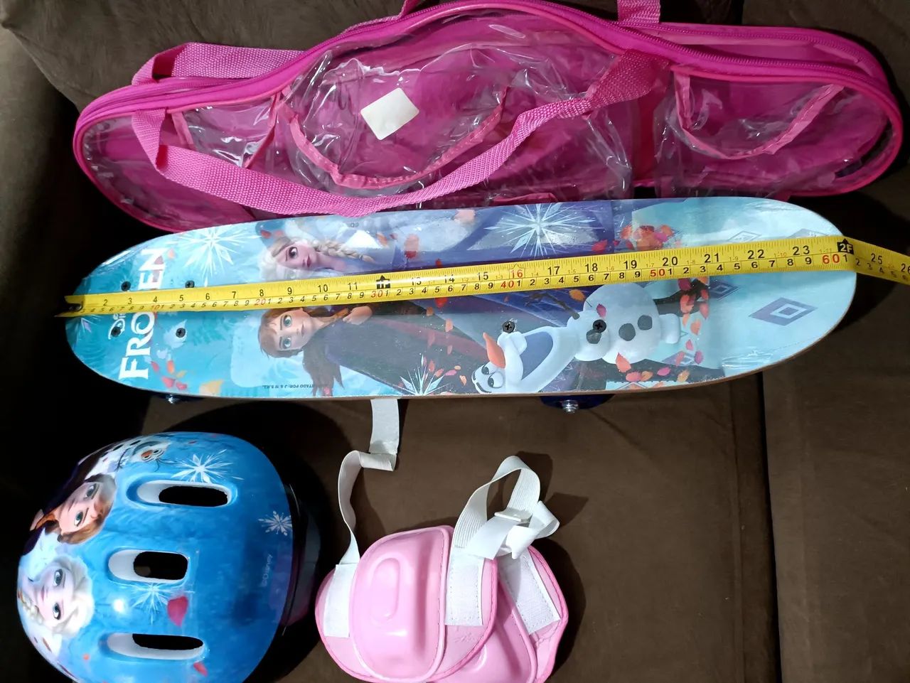 R$169.99 Skate Frozen com capacete e um par de proteção novo skate infantil 0km novo - Foto 3
