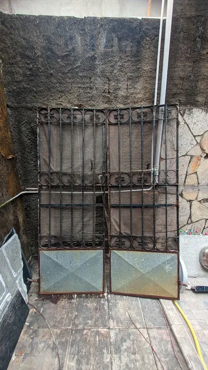 Portão de ferro com grade - estilo clássico
