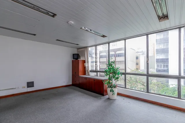 Sala comercial para alugar com 69 m² no Centro de Curitiba