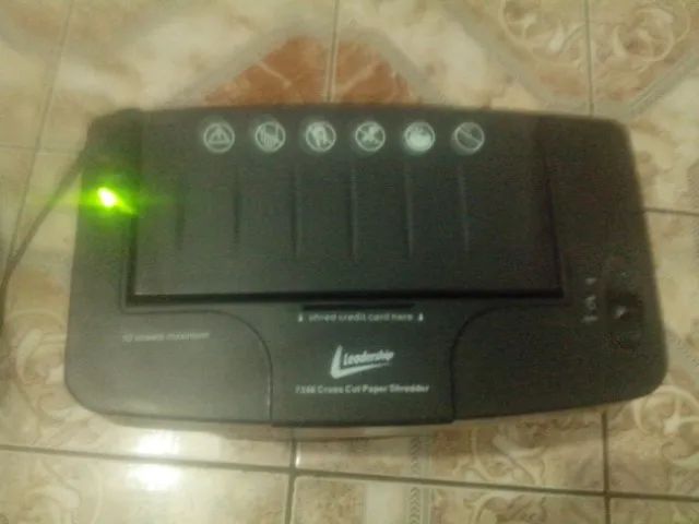 Fragmentadora de papeis Leadership 7346 usada ótima 220 volts - Foto 2