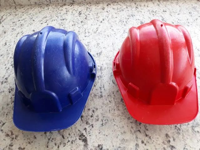 Capacetes de segurança, 2 unidades.