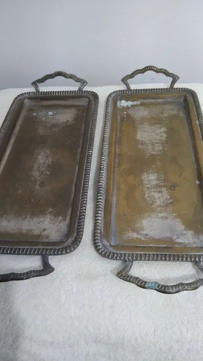 Bandejas antigas de metal espessuradas a prata , Meridional.