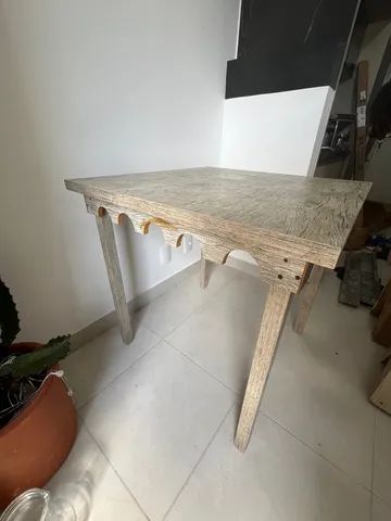 Vendo mesa com 4 bancos  - Foto 3