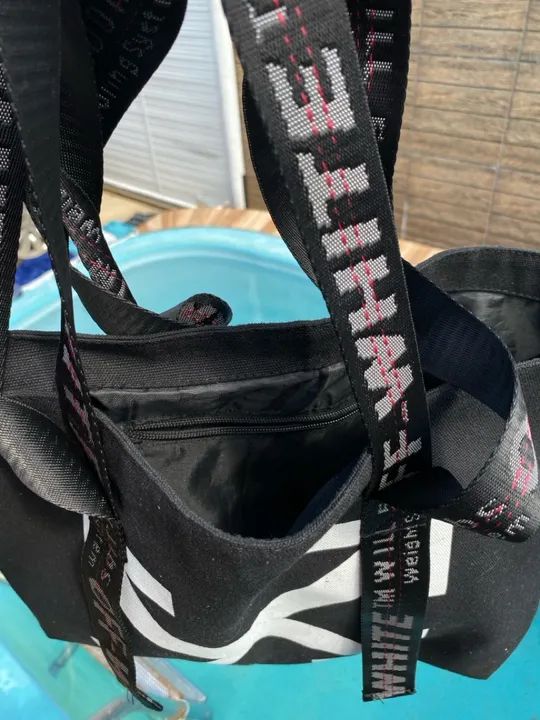 Bolsa tote com mesh e estampa de logo off white  - Foto 4