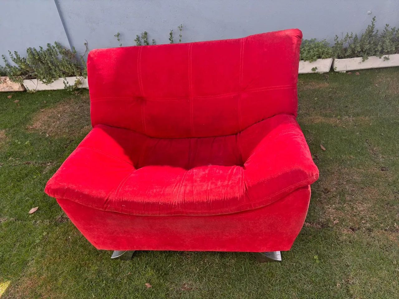 Poltrona Vermelha Confortável e Charmosa