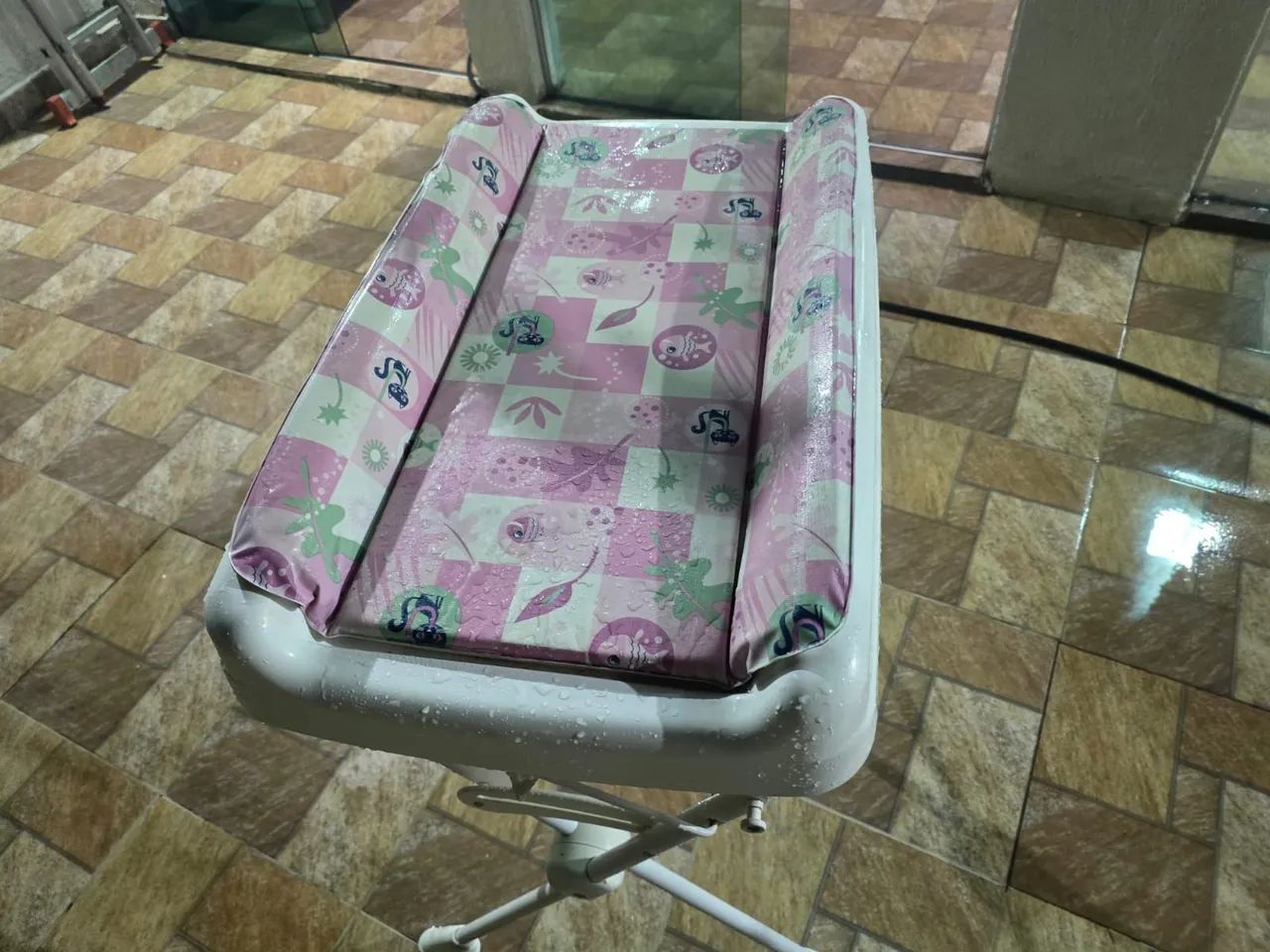 Banheira com trocador de bebê Miliária Burgollo - Branco - Foto 4