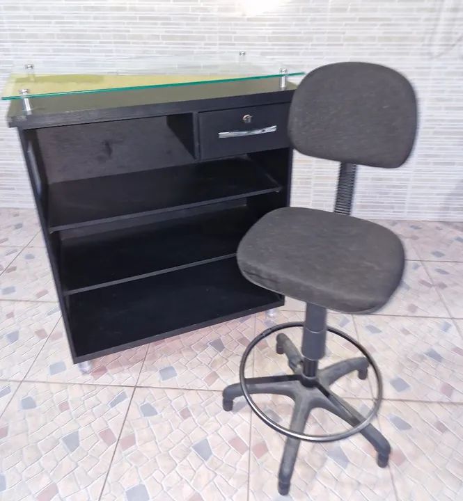 Mesa de recepção Preta com Tampo de Vidro.  - Foto 2