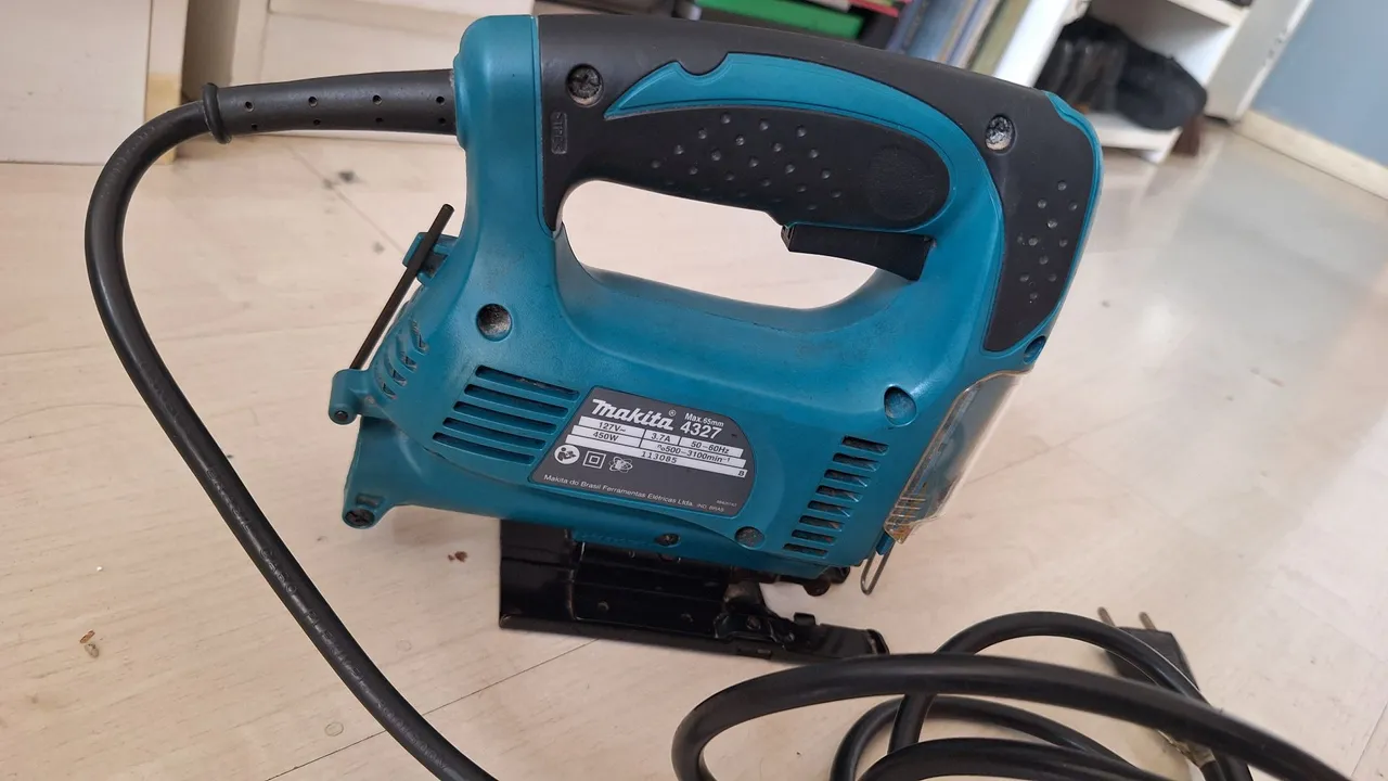 Serra Tico-Tico Makita 4327 127V - Potente e Eficiente!