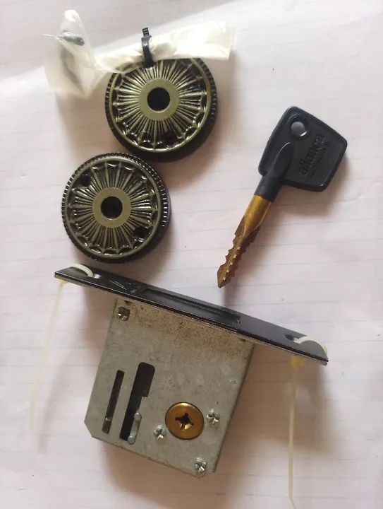 Fechadura tetra com trava dupla para portas de madeira alta qualidade 