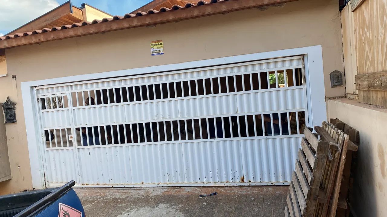 Portão de garagem em ferro branco - Foto 2