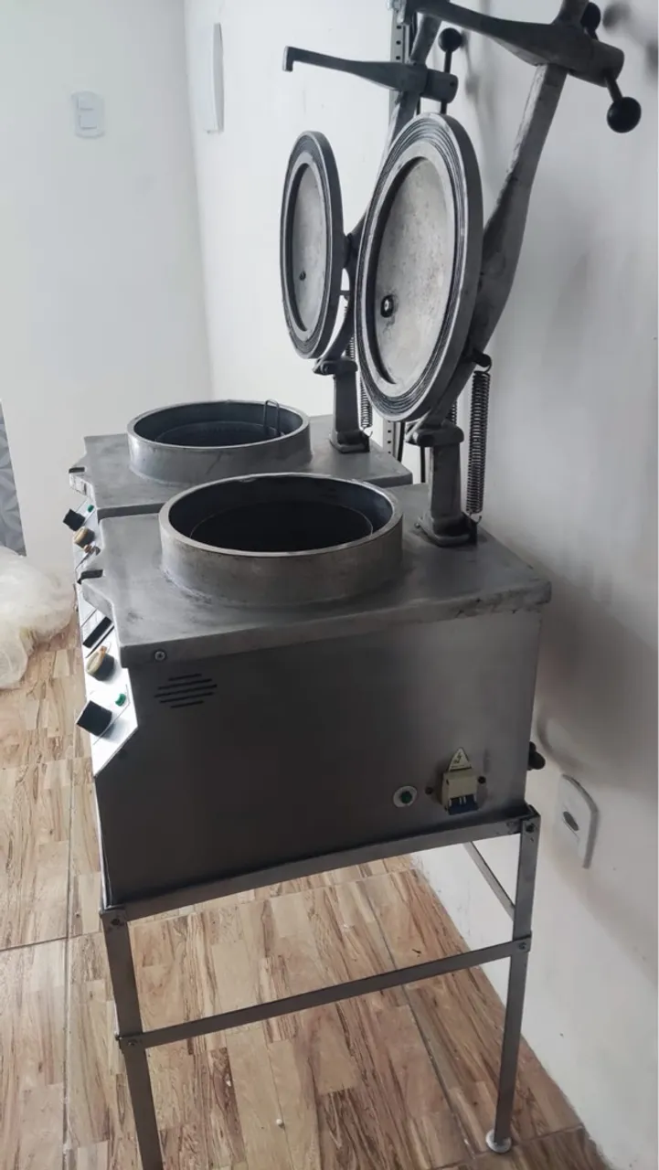 Fritadeira elétrica industrial profissional, duas cubas, em ótimo estado de conservação.