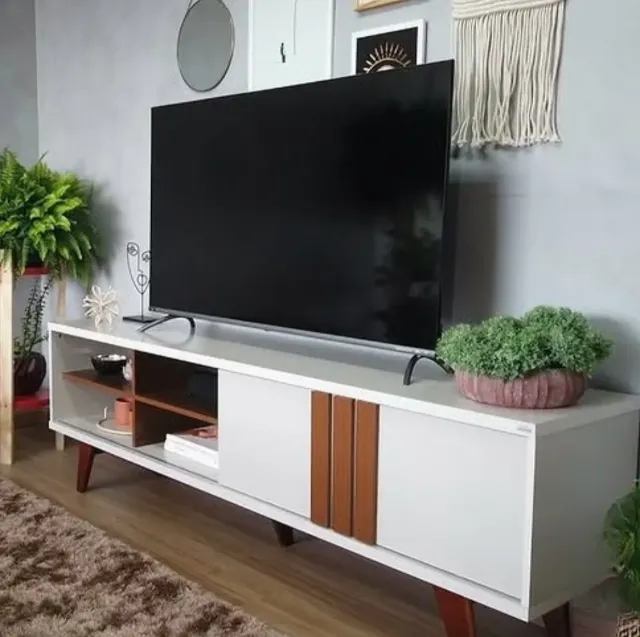Bancada Paraty com 1.80 de largura e com porta de correr, suportando TV de até 55 polegada