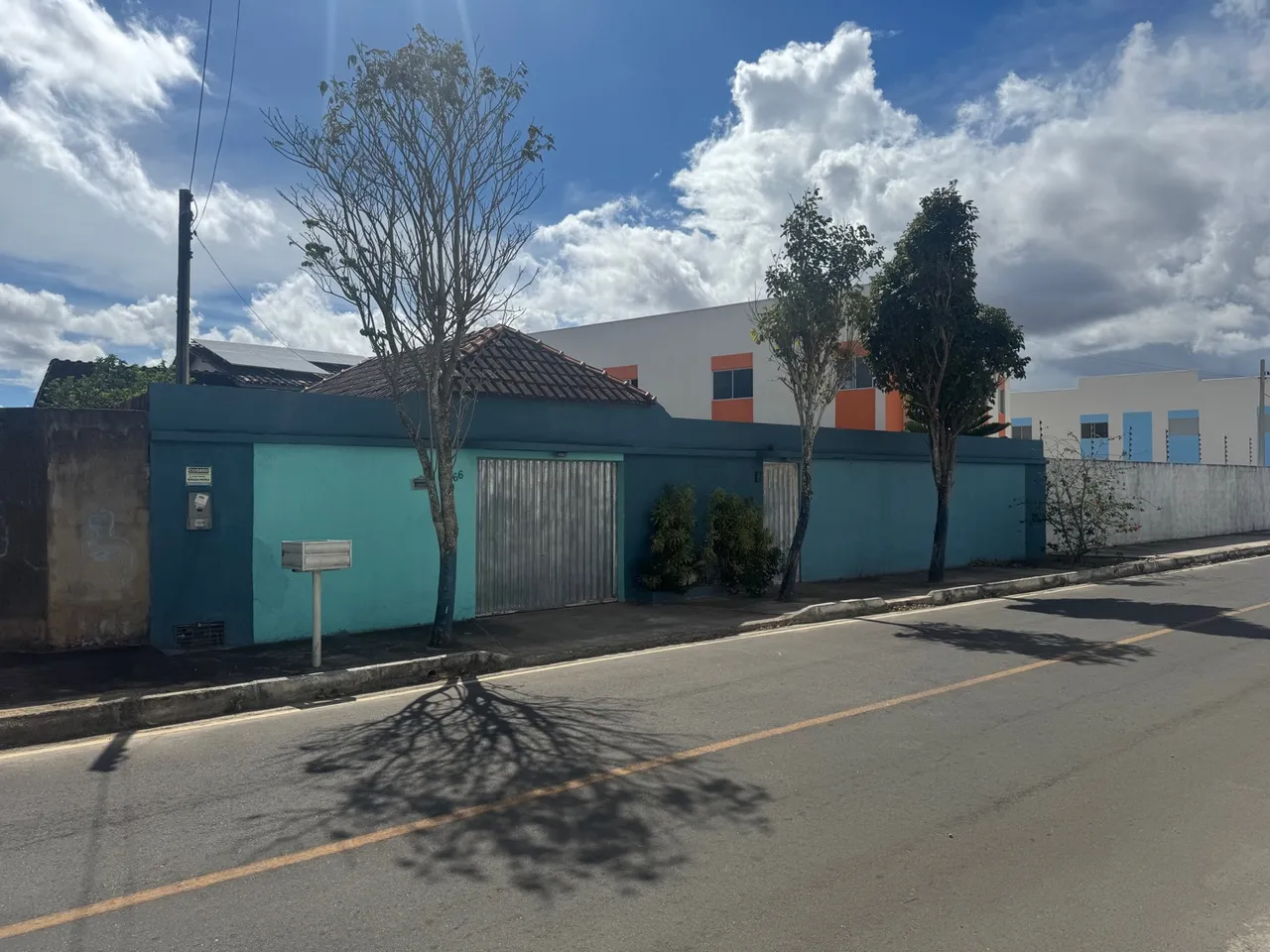 Casa em terreno grande
