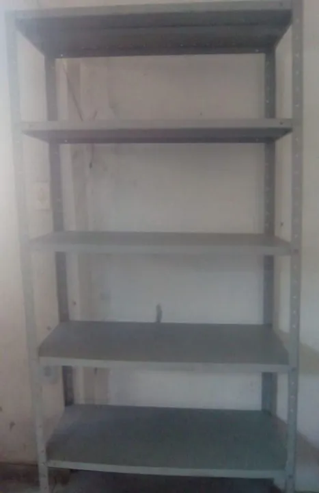 Estante de Metal Cinza
