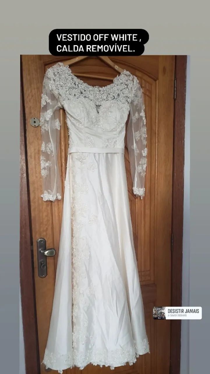 Vestido Off White com Calda Removível