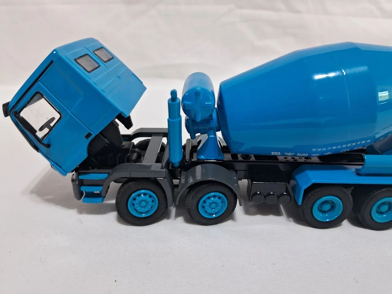 Miniaturas de caminhão 64313242185603122