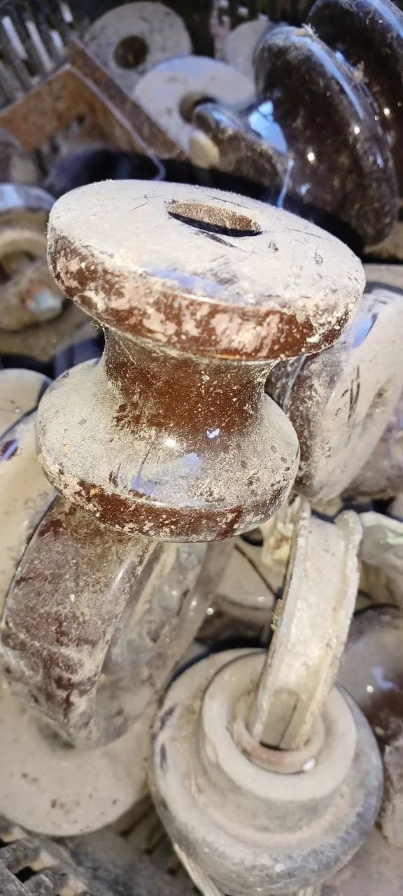 Lote de Isoladores Elétricos Antigos / R$10,00 cada  - Foto 3