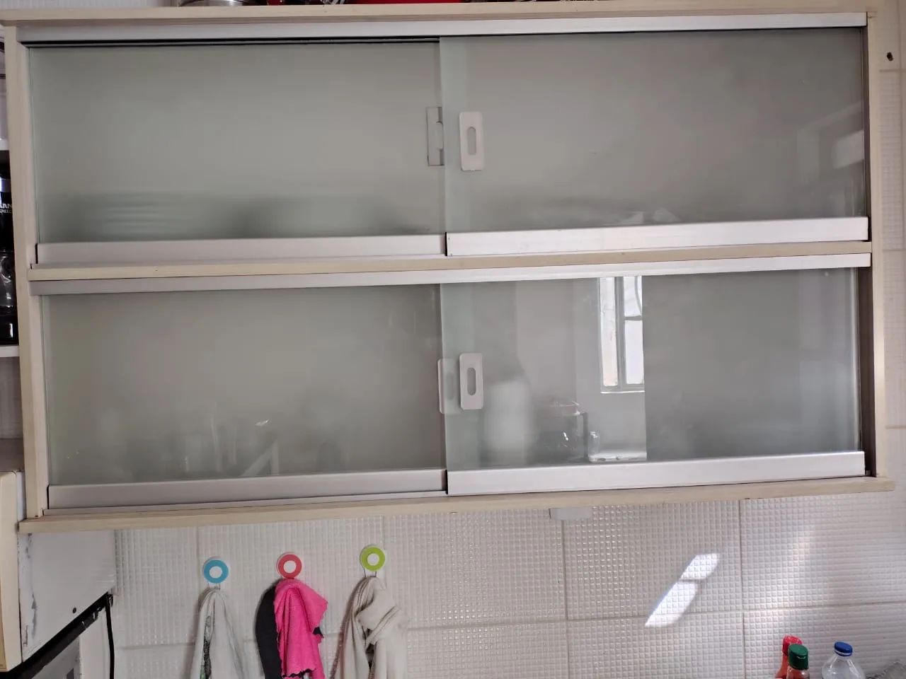 Dois armários de cozinha