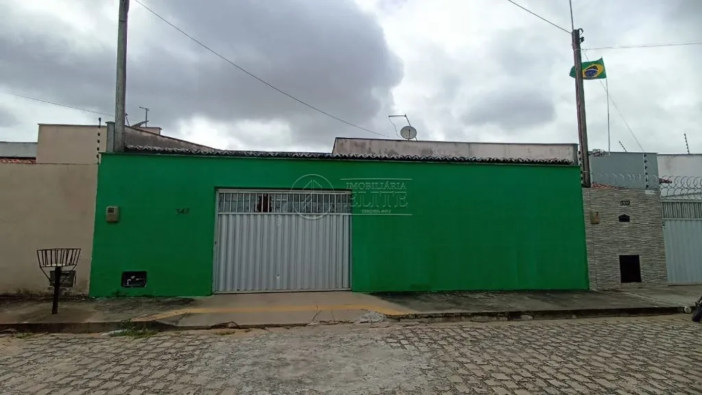 Casa com 2 quartos e terreno de 200 m² - Parque dos Flamboyants