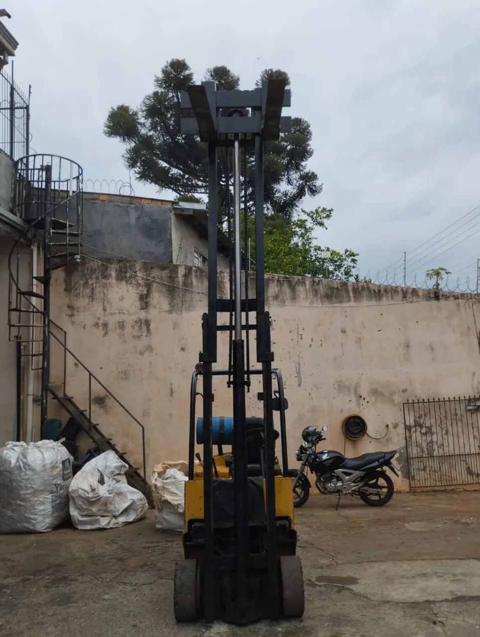 Vende se EMPILHADEIRA YALE 