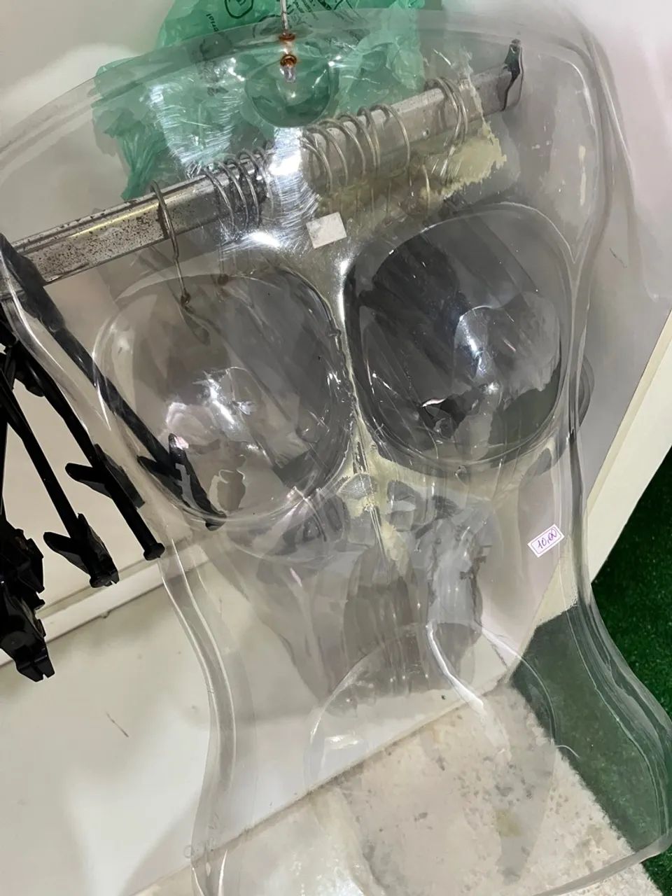 Mannequin de Acrílico Transparente E OUTROS DESAPEGOS para loja
