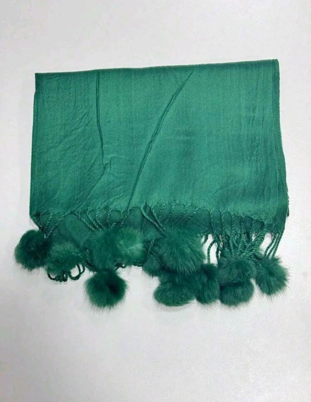 Linda e elegante echarpe verde com pompons - Foto 3