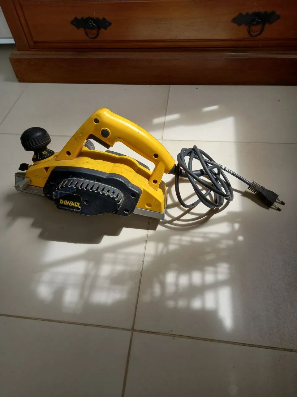 Plaina Dewalt 110v 