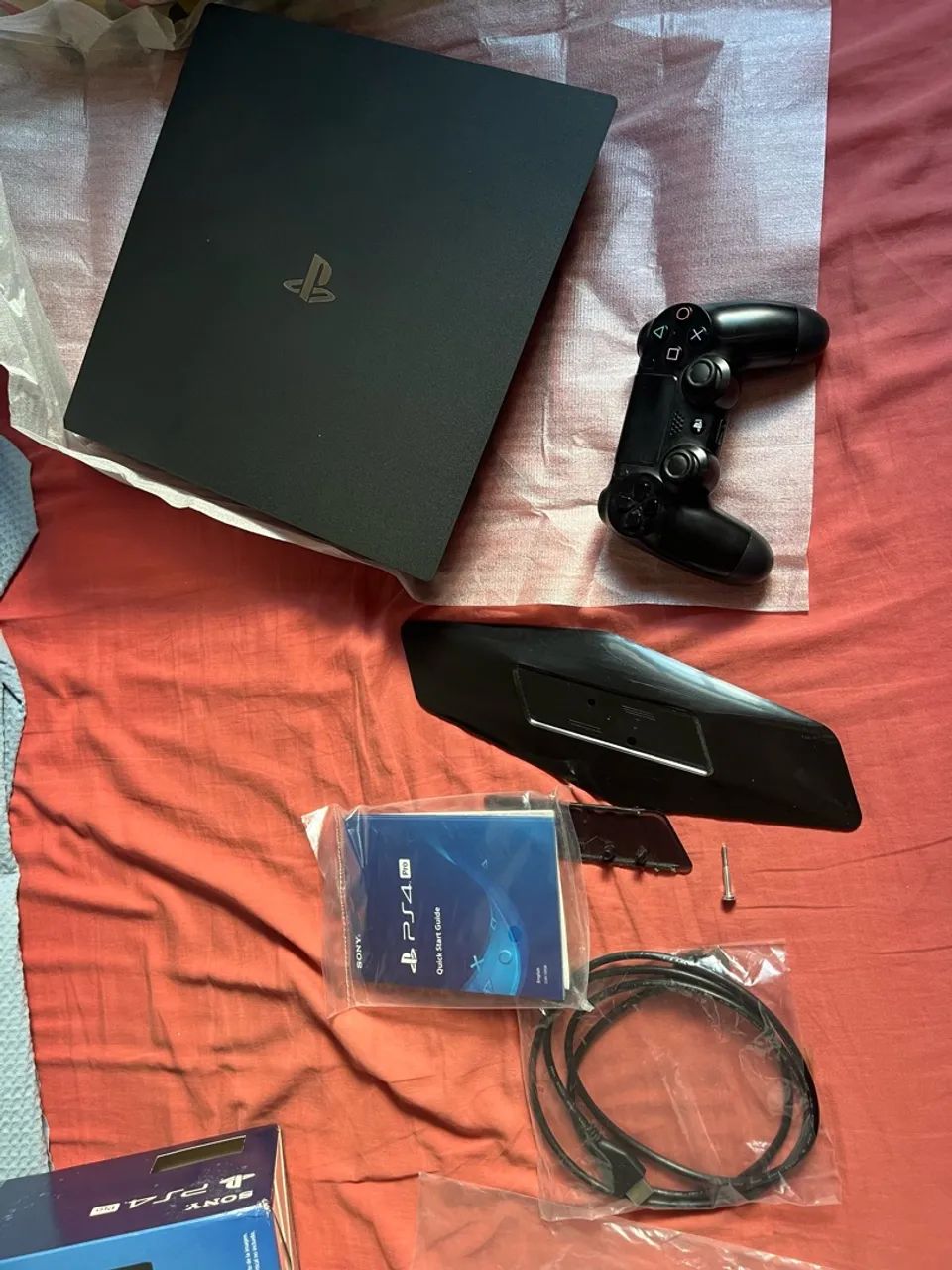 PS4 Pro - com 2 controles e talvez 3 jogos. - Foto 5