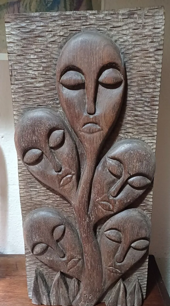 Escultura de Madeira de Lei - Faces