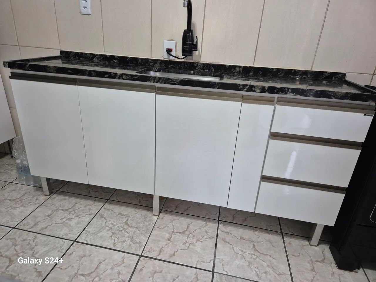 Pia de mármore com gabinete em alumínio 2,00m completa  com torneira elétrica 220v - Foto 2