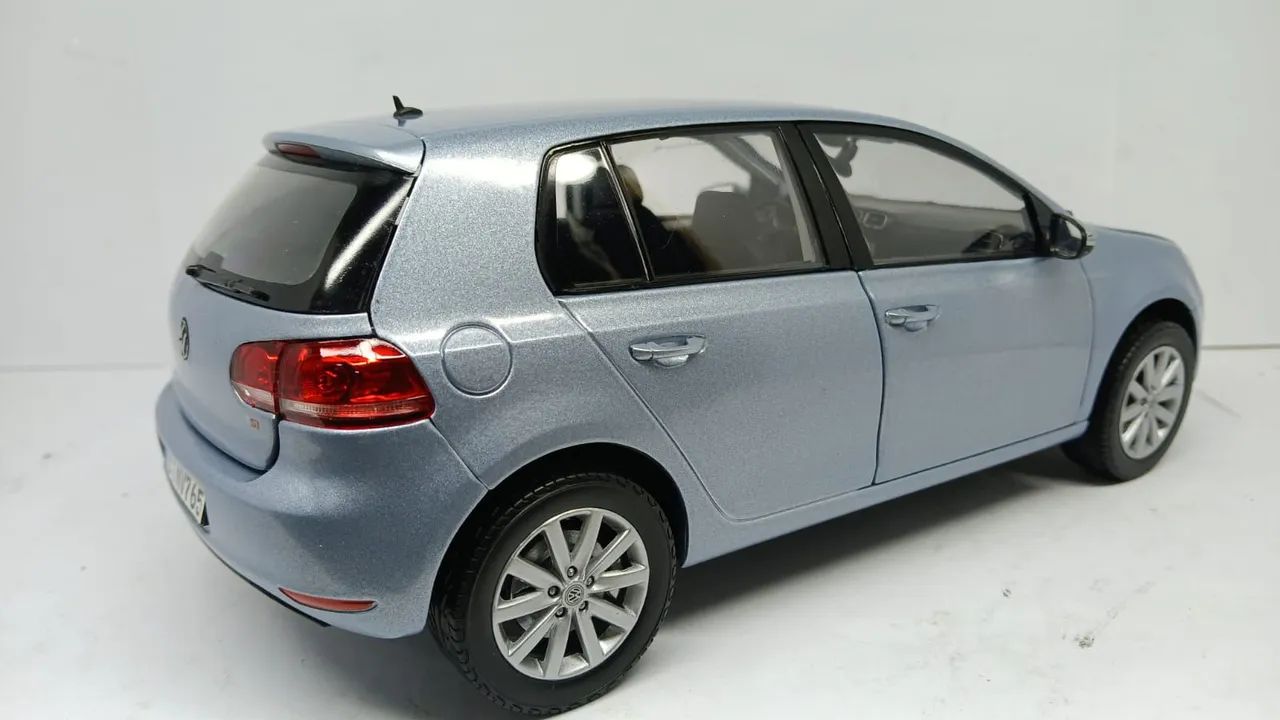 Miniatura Volkswagen Golf MK6 1/18 - Foto 2