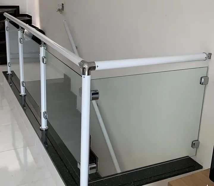 Guarda Corpo Vidro + alumínio Tubular