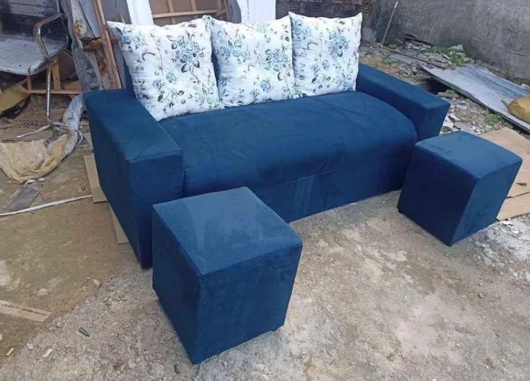 Sofá fixo 3 Lugares NOVO com 2 puff - Foto 5