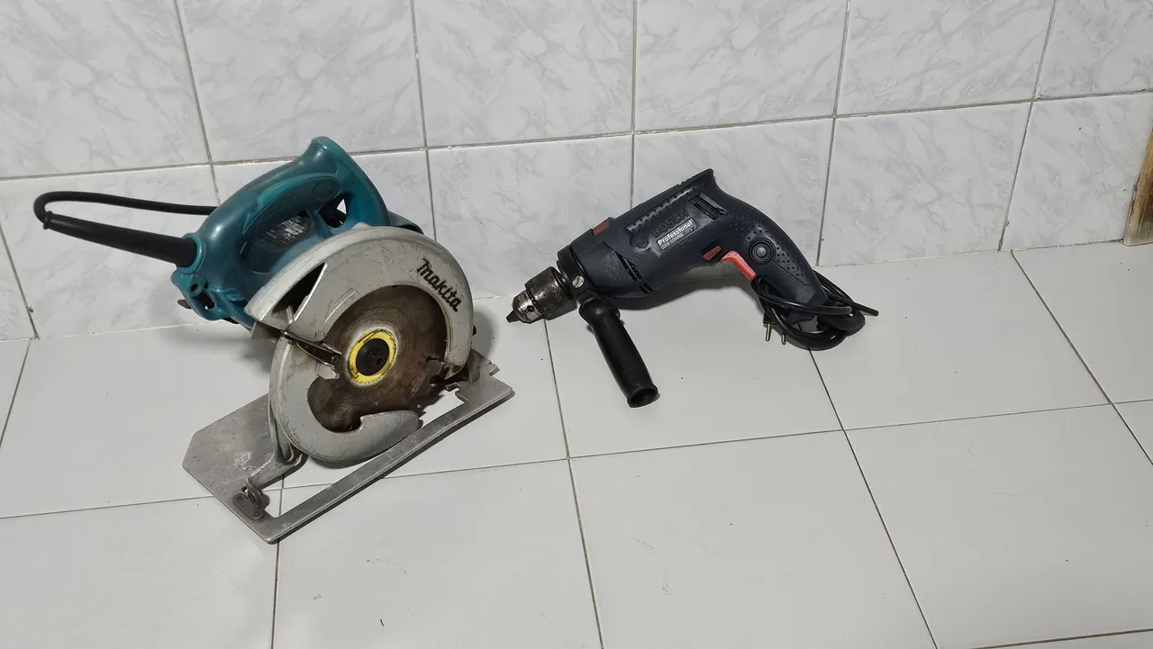 Serra Circular Makita 5007N e Furadeira Bosch GSB 550 RE Profissional