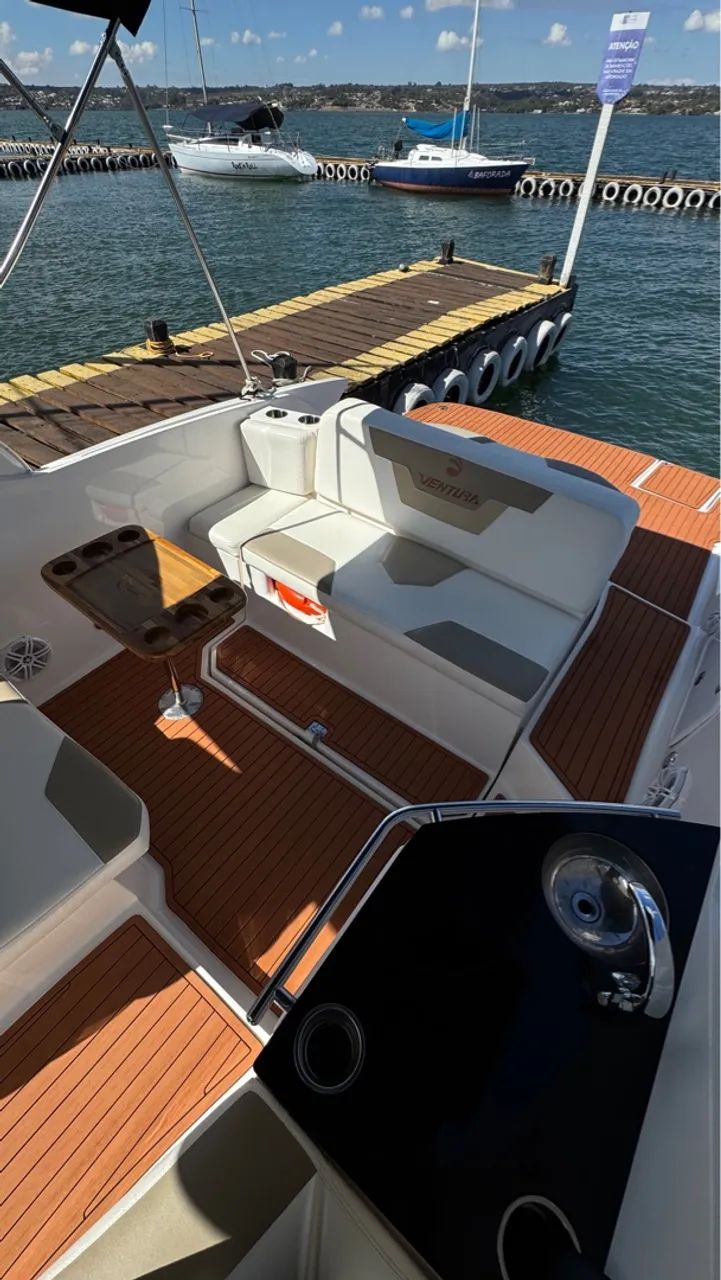 Lancha Ventura 330 Premium com Motor Volvo Pente 8.1 380Hp com apenas 282 horas  - Foto 4