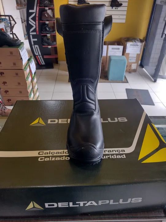 Bota de Segurança - Tamanho verificar disponibilidade do número  - Foto 3
