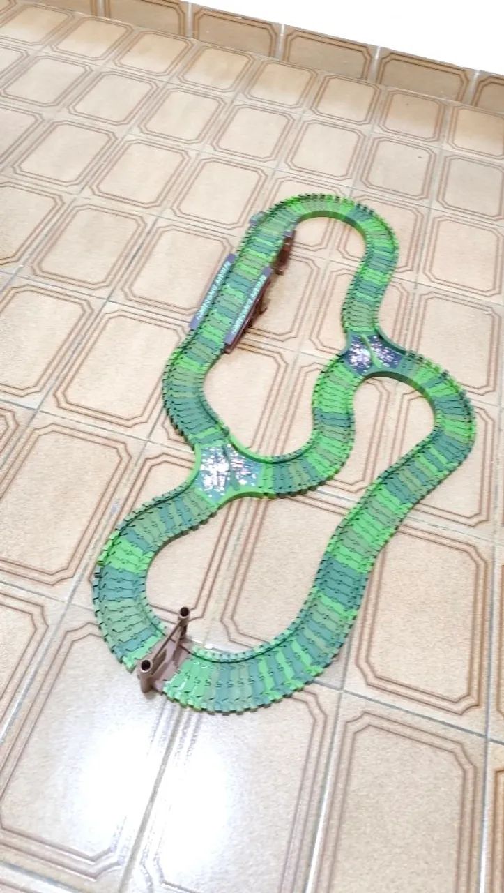 Pista Flexível Dinossauro - 200 Peças + 3 Dinossauros<br> - Foto 4