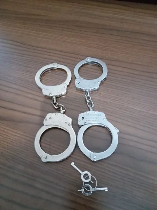 2 pares de algemas