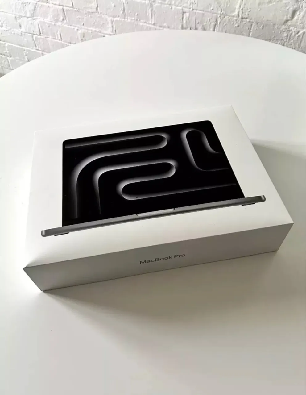 APPLE MACBOOK