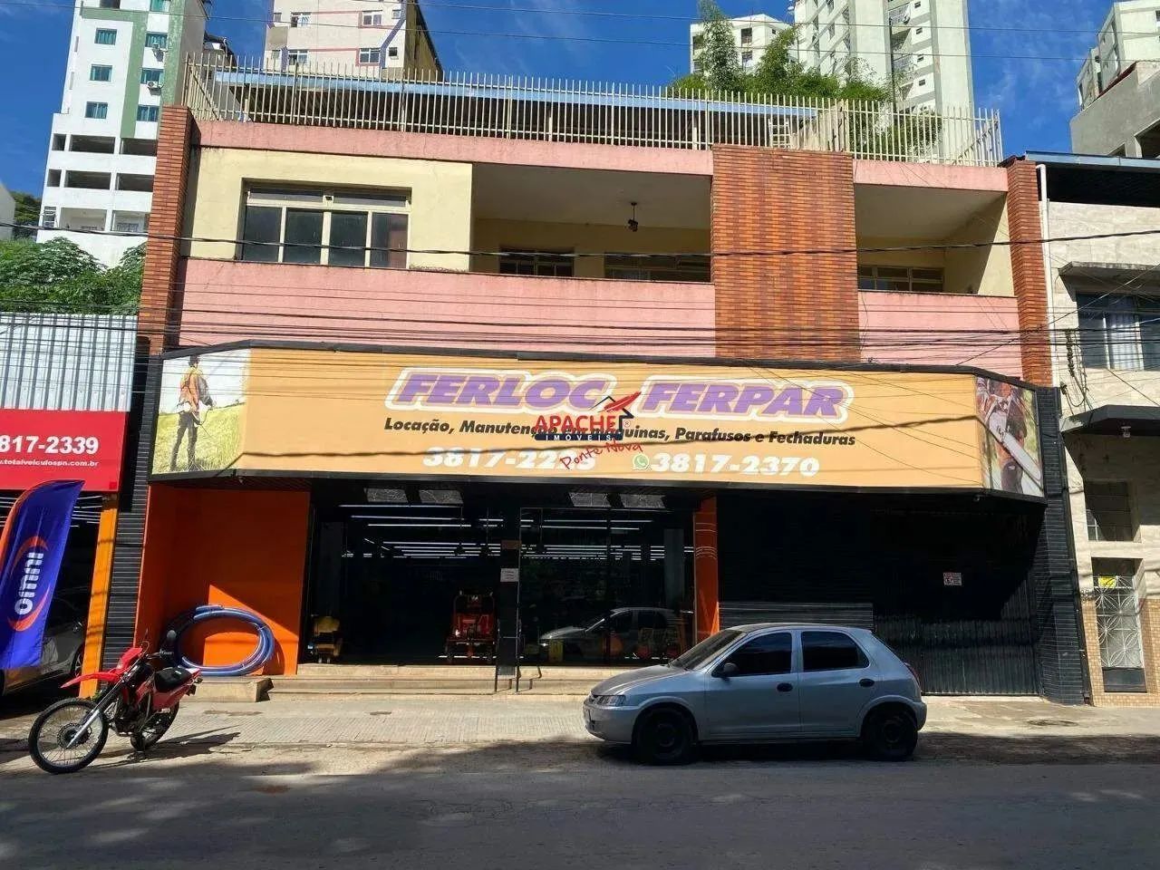 Casa ampla à venda no Centro de Ponte Nova