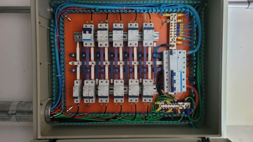 Eletricista Profissional com NR10, NR35 e NR6 - Foto 3