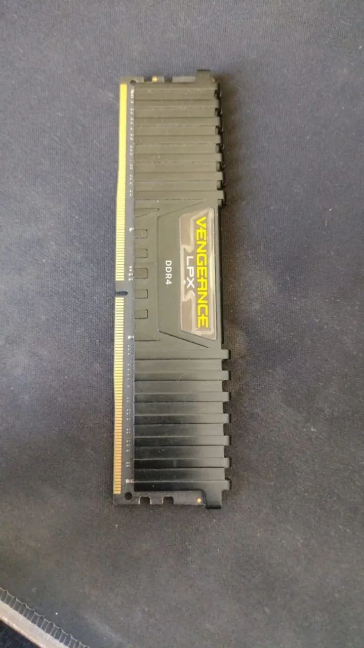 Memória RAM Corsair Vengeance LPX DDR4 16GB