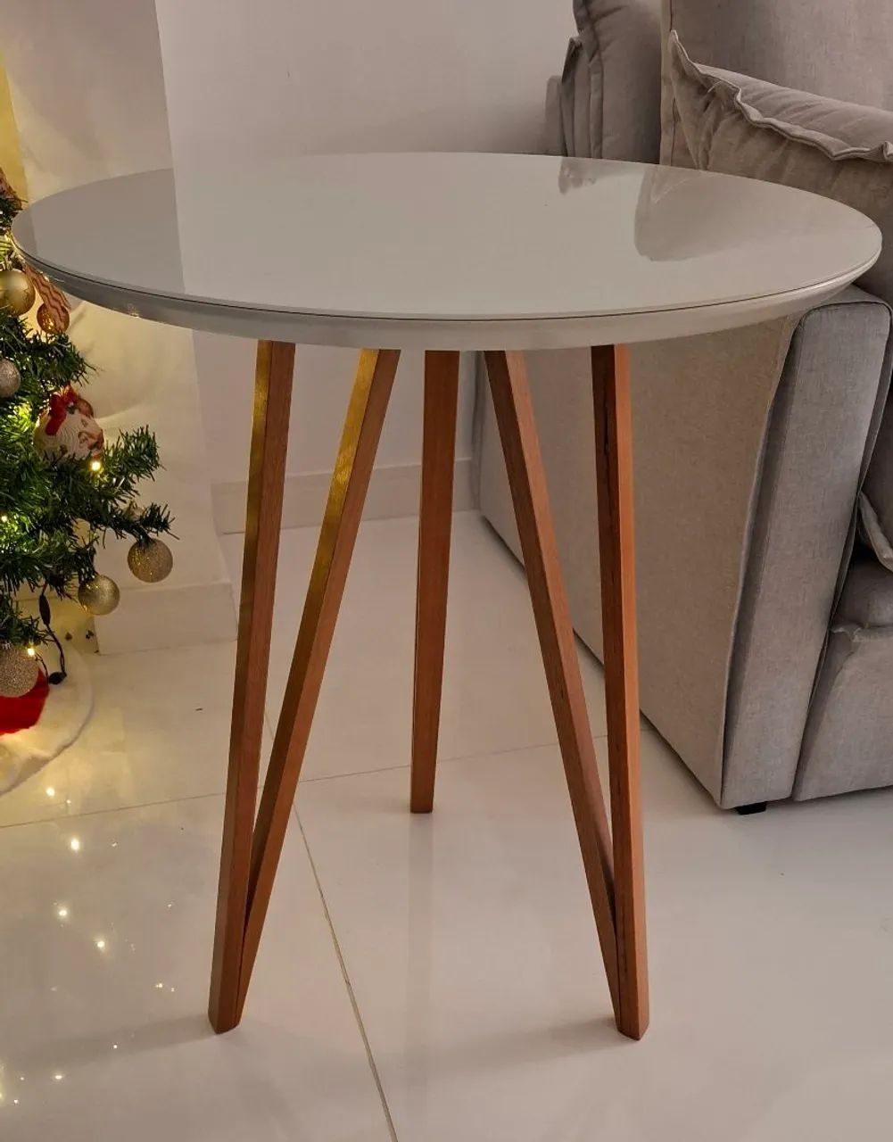 Mesa para varanda interna tampo vidro, pés madeira