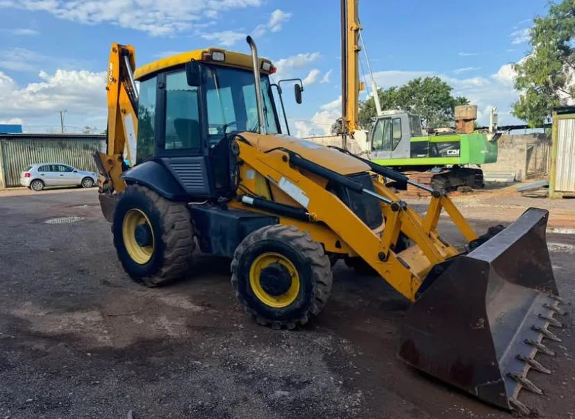 2015 RETROESCAVADEIRA JCB 4X4