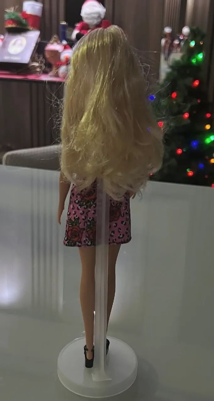 Barbie com óculos estilosos - Foto 3