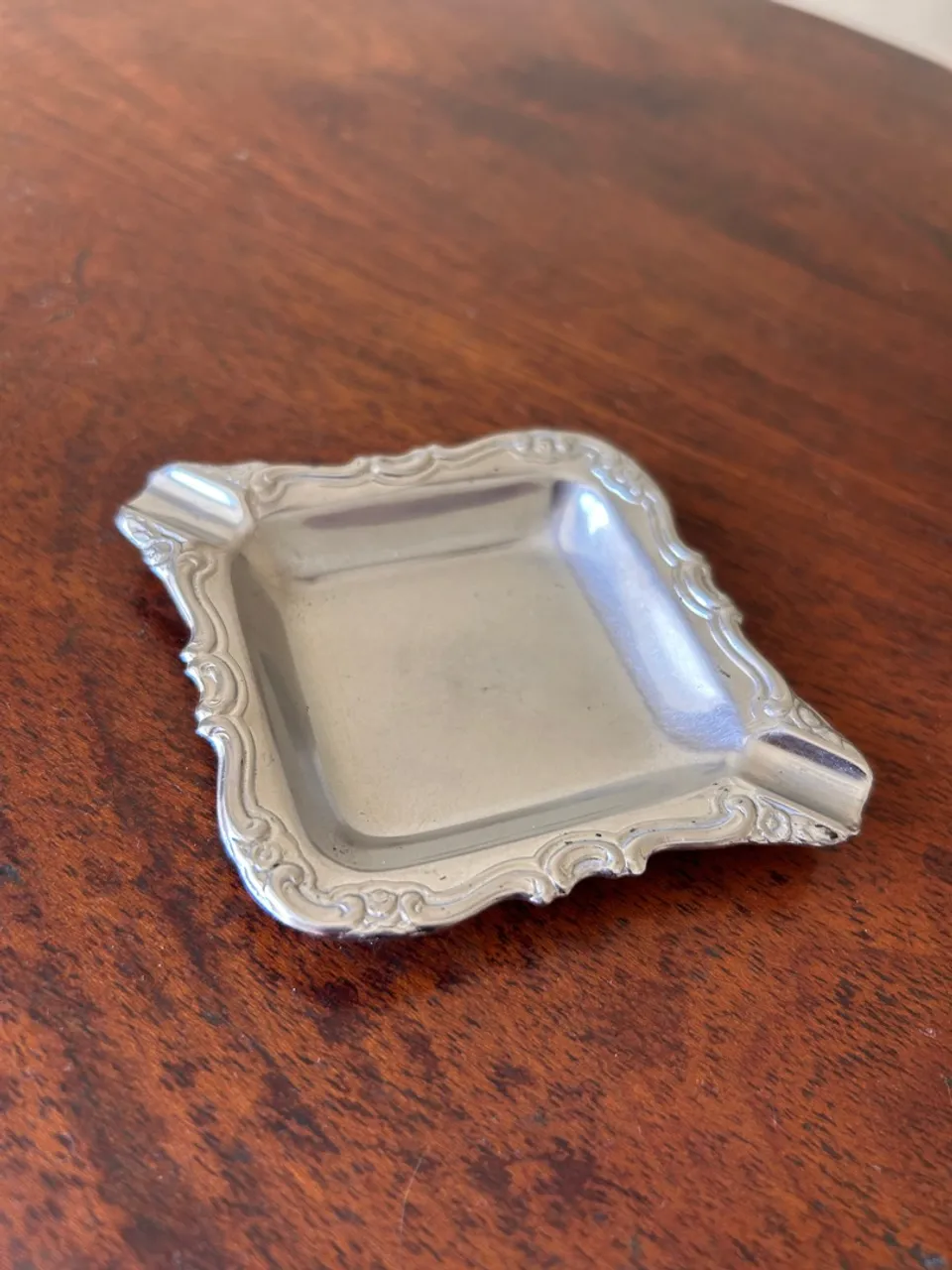 Mini Cinzeiro de Metal Vintage - Estilo Clássico