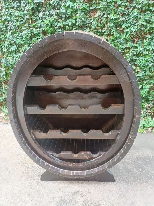 Adega de Vinho em Barril de Madeira
