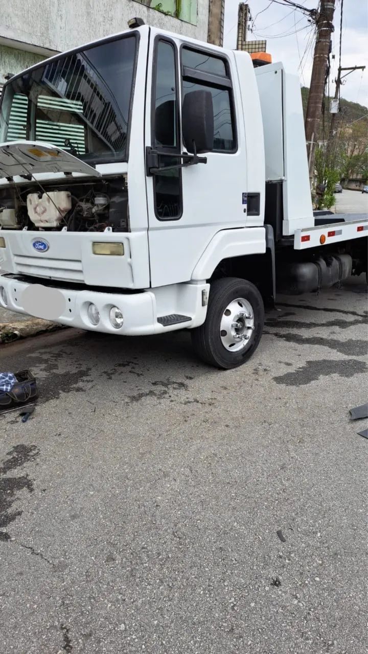 Ford cargo 815 e plataforma de guincho ano 2012.     - Foto 2