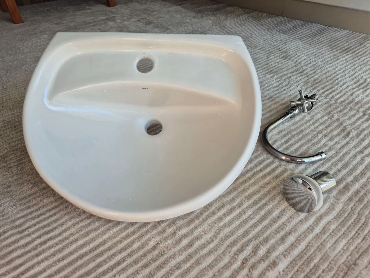 Pia, torneira e válvula 