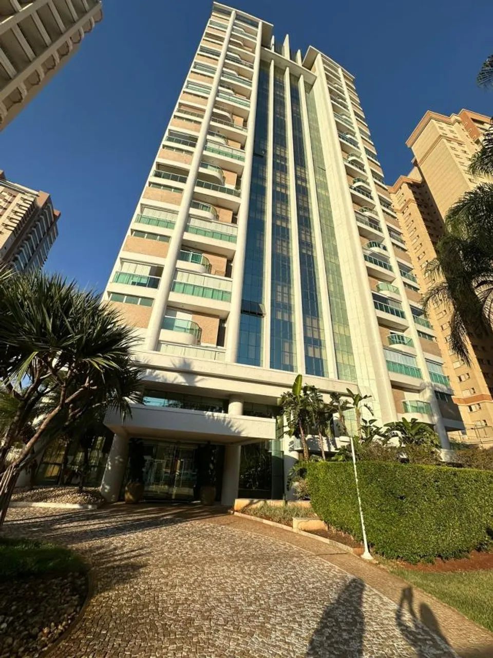APARTAMENTO PARA LOCAÇÃO NO ED. DOPPIO SPAZIO, 3 QUARTOS SENDO SUÍTES, 240m² - R$7.000,00  - Foto 2